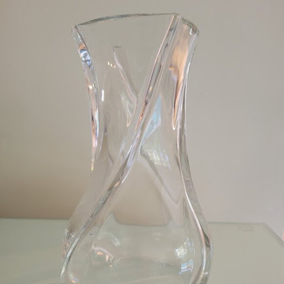 Baccarat Serpentine Crystal Vase - Picture 2 of 10